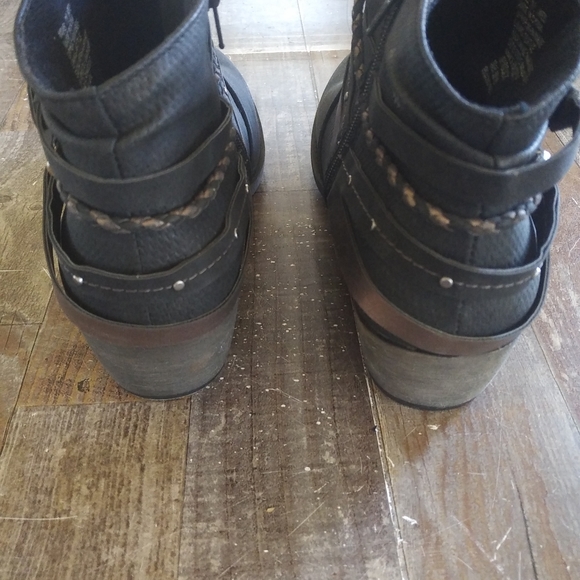 Kohl's black/bronze boots, 11 M - Picture 4 of 10